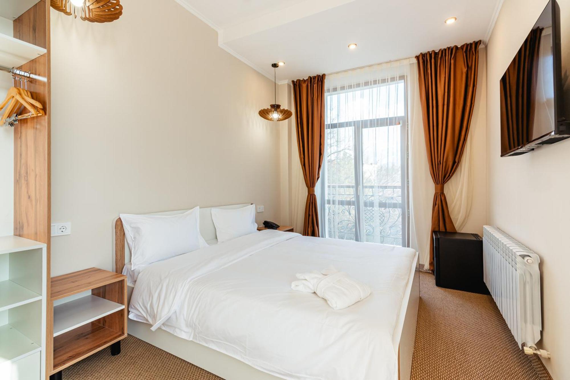 Aykun Hotel Almaty Exterior photo
